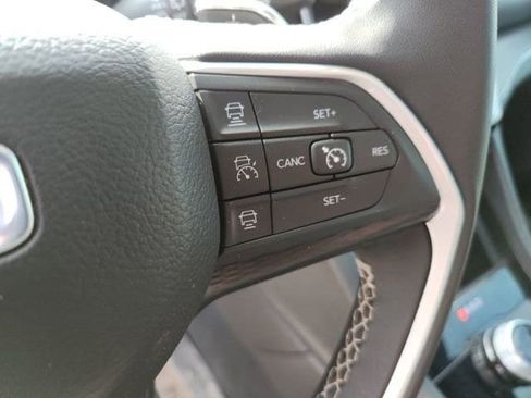 Used 2024 Jeep Grand Cherokee L Altitude image 11