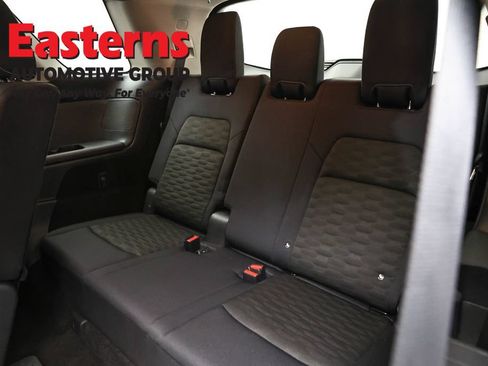 Used 2025 Nissan Pathfinder SV FWD image 27