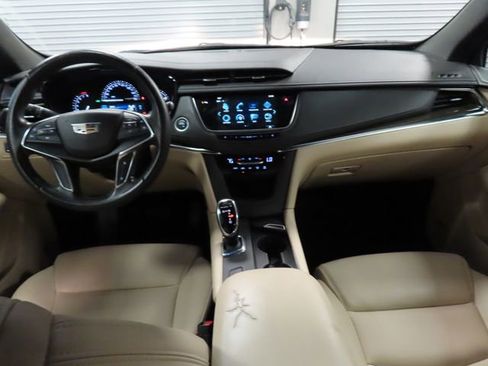 Used 2019 Cadillac XT5 FWD image 21