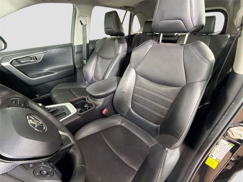 Used 2019 Toyota RAV4 Limited w/ Cold Weather Package FWD image 21
