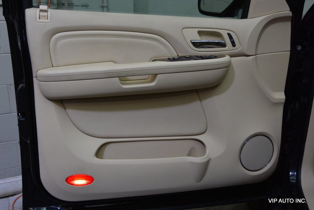 Used 2007 Cadillac Escalade AWD w/ Climate Package image 7