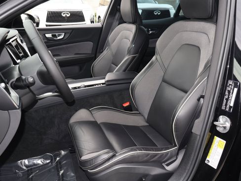 Used 2024 Volvo S60 B5 Plus image 2