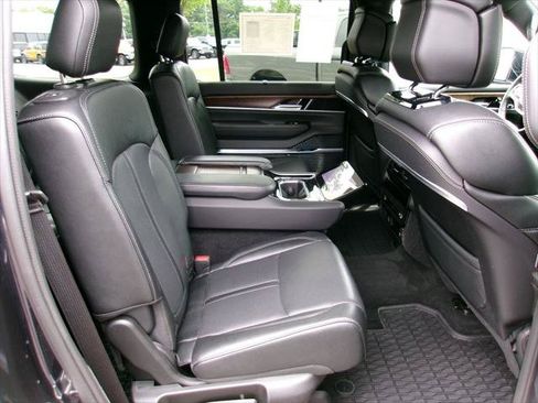 Certified 2025 Jeep Grand Wagoneer 4WD image 10