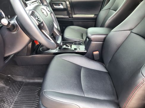 Used 2019 Toyota 4Runner TRD Off-Road Premium AWD/4WD image 10