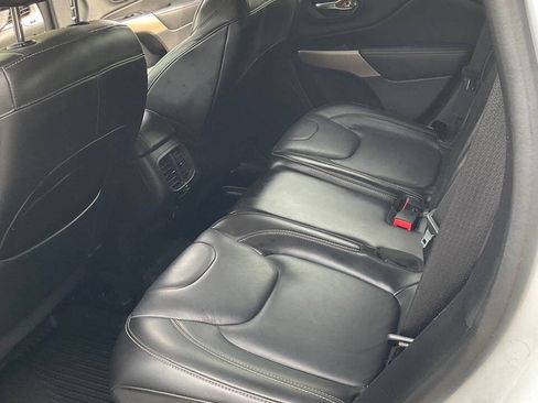 Used 2018 Jeep Cherokee Limited AWD/4WD image 11