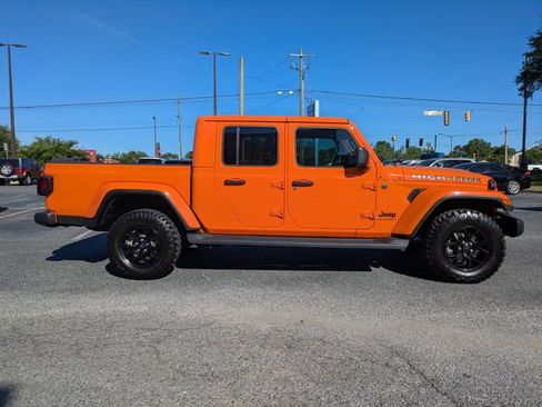 Used 2025 Jeep Gladiator Sport AWD/4WD image 3
