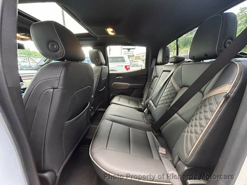 Used 2024 GMC Canyon Denali AWD/4WD image 19