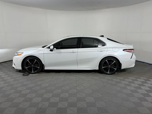 Used 2020 Toyota Camry XSE image 2