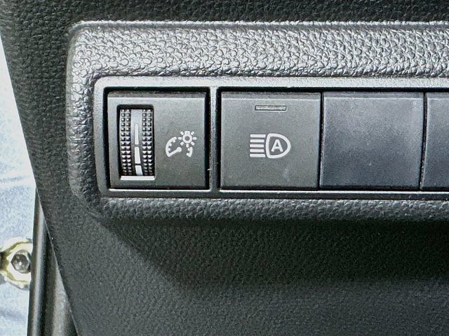 Used 2021 Toyota Corolla LE FWD image 10