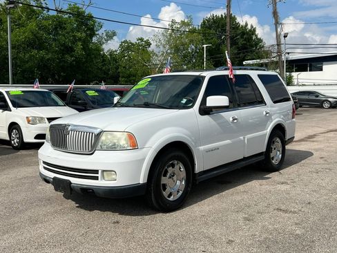 Used 2006 Lincoln Navigator Luxury RWD image 2