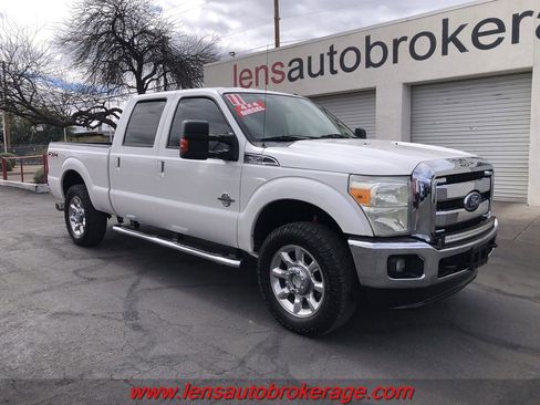 Used 2011 Ford F250 Lariat w/ Lariat Interior Pkg image 2