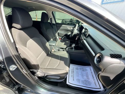 Used 2021 Kia Forte LXS FWD image 28