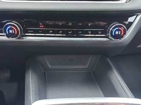 Used 2025 Chevrolet Equinox LT w/ Convenience Package II image 37