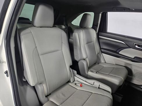Used 2018 Toyota Highlander Limited image 17