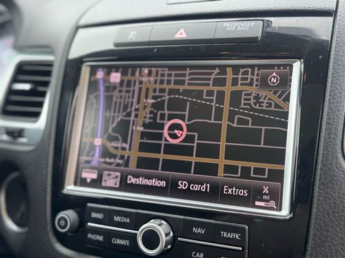 Used 2013 Volkswagen Touareg Hybrid image 22