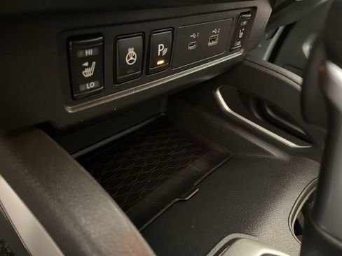 Used 2024 Nissan Frontier SV w/ SV Convenience Package image 30