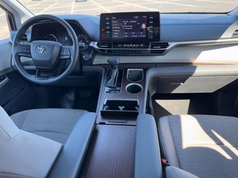 Certified 2024 Toyota Sienna LE image 15