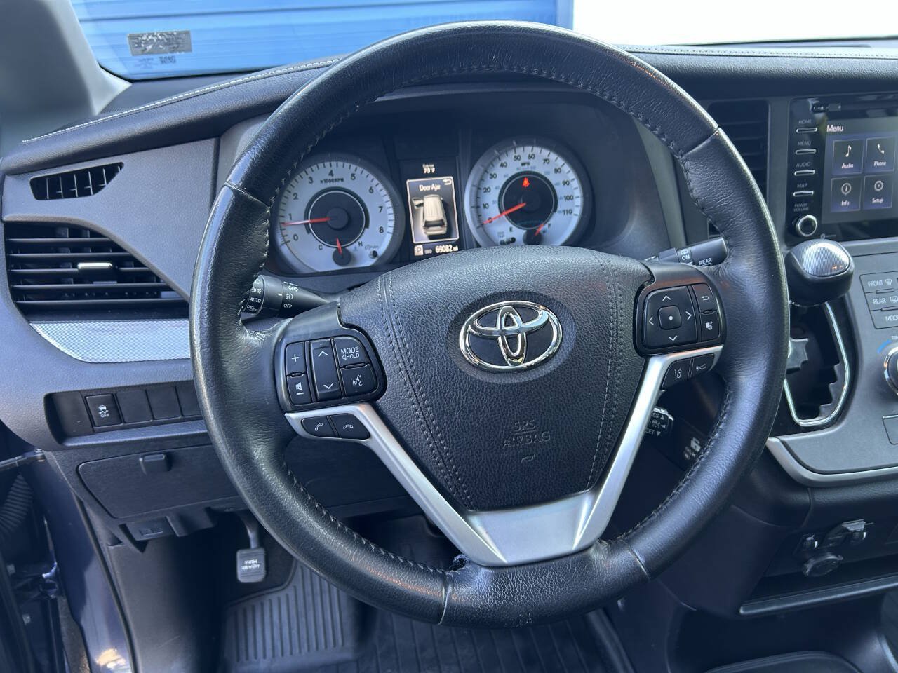 Used 2020 Toyota Sienna SE FWD image 18