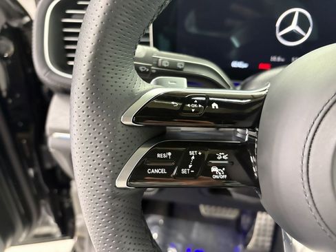 Used 2025 Mercedes-Benz GLS 580 4MATIC image 11