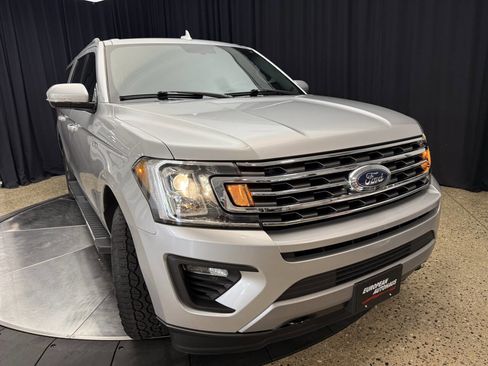 Used 2019 Ford Expedition Max XLT w/ Equipment Group 202A AWD/4WD image 12