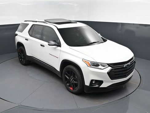 Used 2021 Chevrolet Traverse Premier w/ Redline Edition FWD image 1