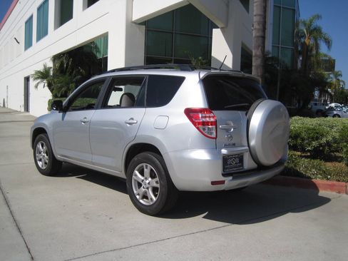 Used 2011 Toyota RAV4 2WD w/ Upgrade Value Pkg image 4