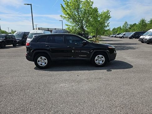 Used 2014 Jeep Cherokee Sport image 8