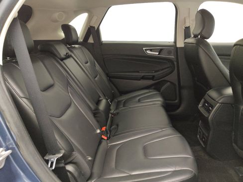 Used 2019 Ford Edge Titanium FWD image 19