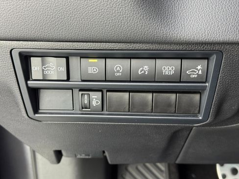 Used 2025 Toyota Tundra Limited w/ TRD Off-Road Package AWD/4WD image 17