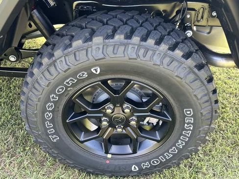 New 2025 Jeep Gladiator Willys image 16