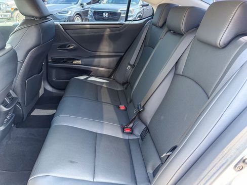 Used 2025 Lexus ES 300h w/ Premium Package FWD image 17