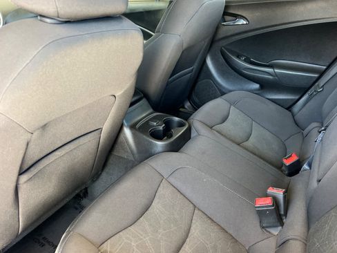 Used 2018 Chevrolet Volt LT FWD image 4