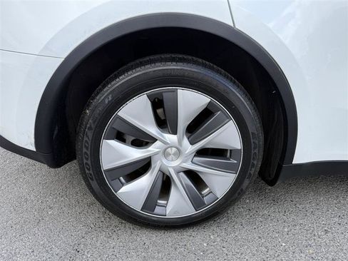 Used 2021 Tesla Model Y Long Range image 4