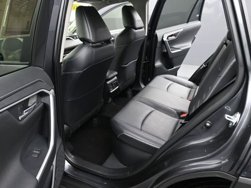 Used 2019 Toyota RAV4 Limited image 14