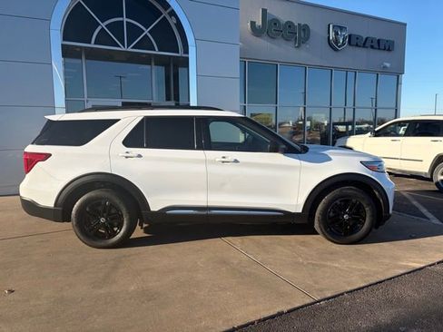 Used 2023 Ford Explorer XLT w/ Equipment Group 202A image 7