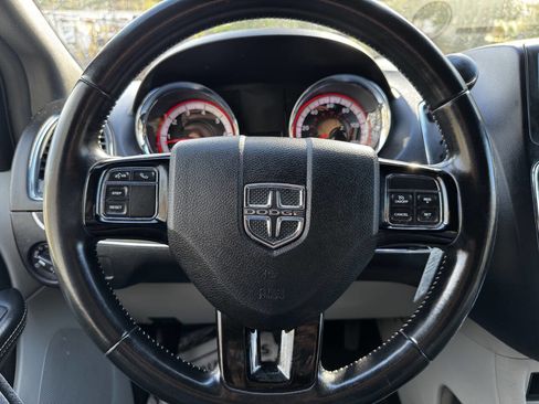 Used 2020 Dodge Grand Caravan SXT image 18
