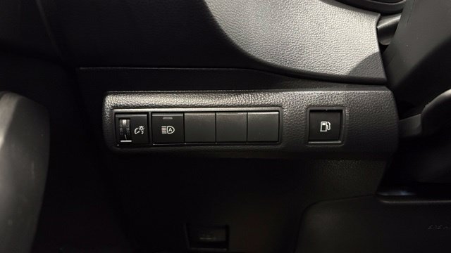 Used 2025 Toyota Corolla LE FWD image 29