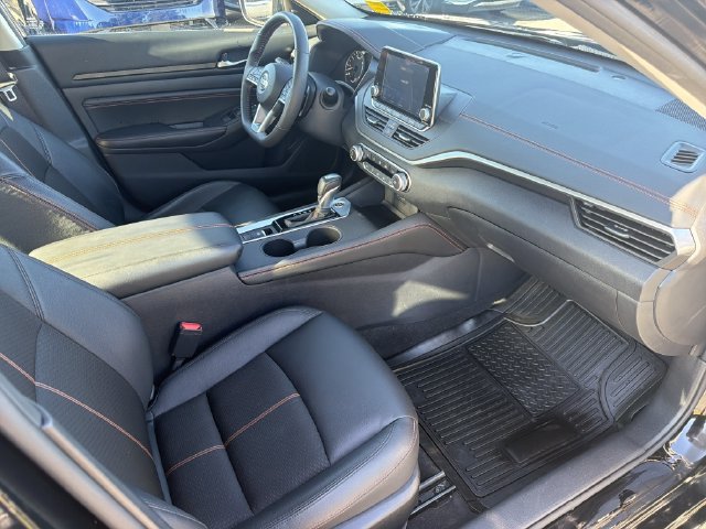 Certified 2022 Nissan Altima 2.5 SR w/ Midnight Edition Package AWD/4WD image 15