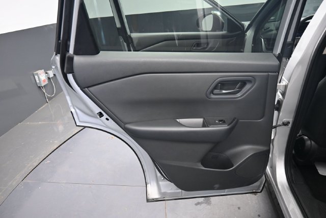 Used 2024 Nissan Rogue S AWD/4WD image 11