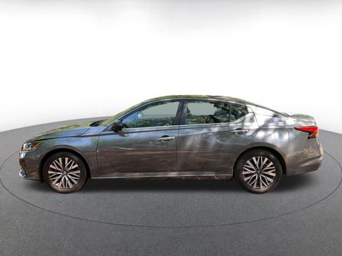 Used 2025 Nissan Altima 2.5 SV image 4