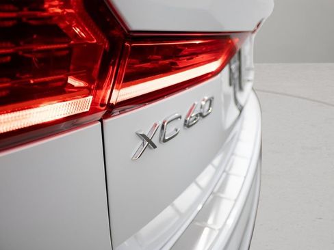 Certified 2025 Volvo XC60 T8 Plus w/ Protection Package Premier AWD/4WD image 10