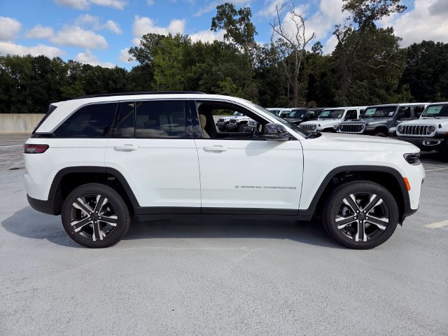 New 2027 Jeep Grand Cherokee Limited RWD image 10