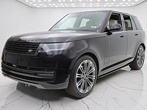 Used 2025 Land Rover Range Rover SE AWD/4WD image 2