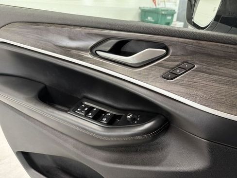 Used 2022 Jeep Grand Cherokee L Limited w/ Luxury Tech Group II image 25