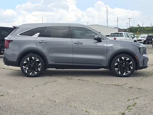 Used 2024 Kia Sorento EX w/ Panoramic Sunroof Package FWD image 6
