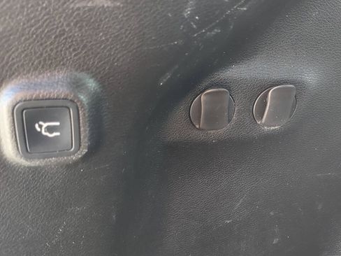 Used 2019 Jeep Cherokee Limited FWD image 37