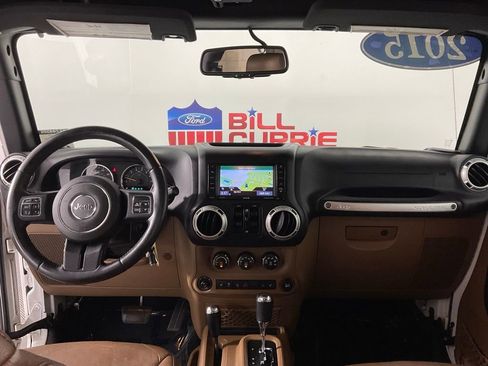 Used 2015 Jeep Wrangler Unlimited Sahara w/ Connectivity Group AWD/4WD image 18