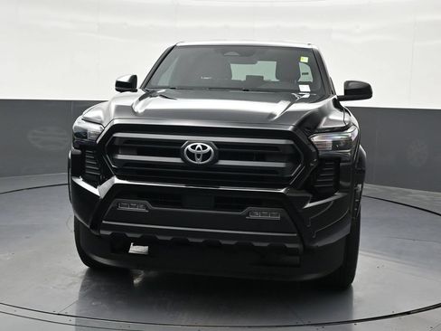 Used 2025 Toyota Tacoma SR5 RWD image 9