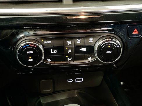Used 2024 Chevrolet Trax RS w/ Sunroof Package FWD image 15
