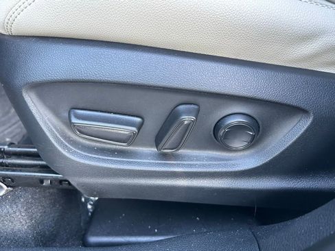 Used 2023 Toyota Corolla Cross XLE w/ Convenience Package image 16